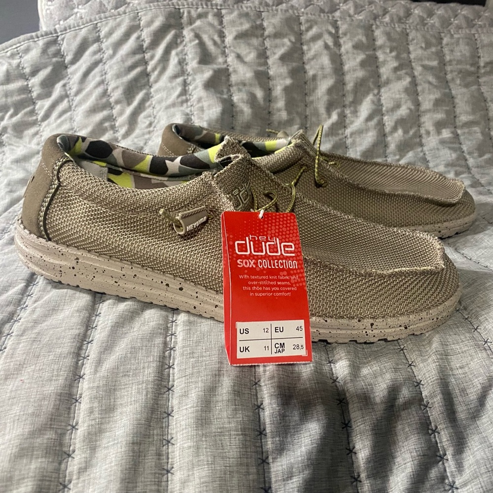 New With Tags Hey Dude Wally Sox Camel Shoes